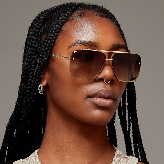 Lunettes de soleil de luxe à monture métallique. Unisexe